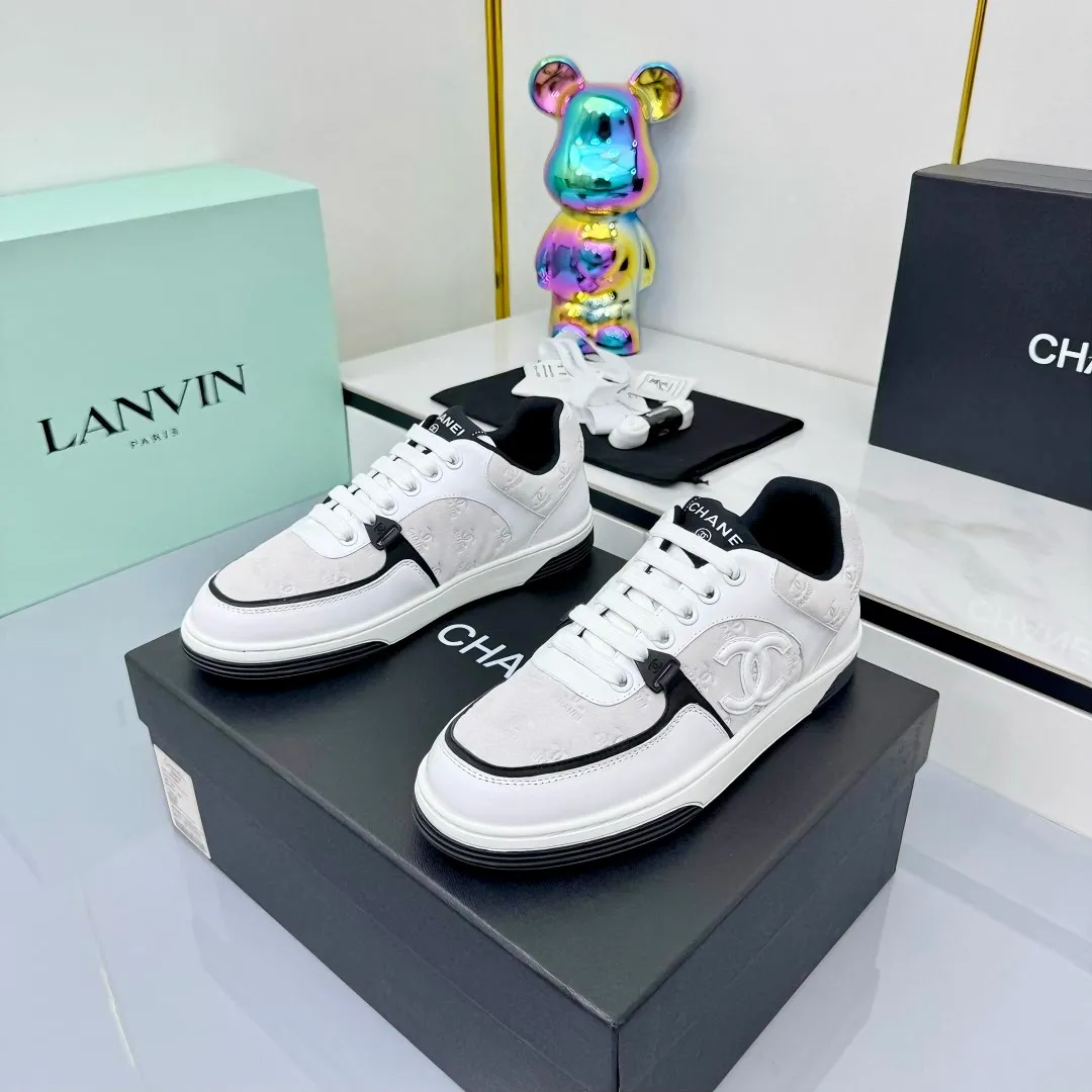 👟👟Ex-factory price 620👟👟High quality! ! ! CHANEL Chanel 25A latest thick-soled casual sports shoes. The counter is synchronized. The counter is very popular. It is a shoe that is very difficult to buy. The most popular thick-soled casual shoes on the Internet. As you can imagine, the most popular thick-soled casual shoes can not be missed. It has both good looks and comfort. Simple and versatile. The thick sole increases the height and is super versatile. Whoever wears it will look better. Upper: cowhide stitching. Lining: breathable mesh. Outsole: TPU original outsole. Size: 35-41 👉